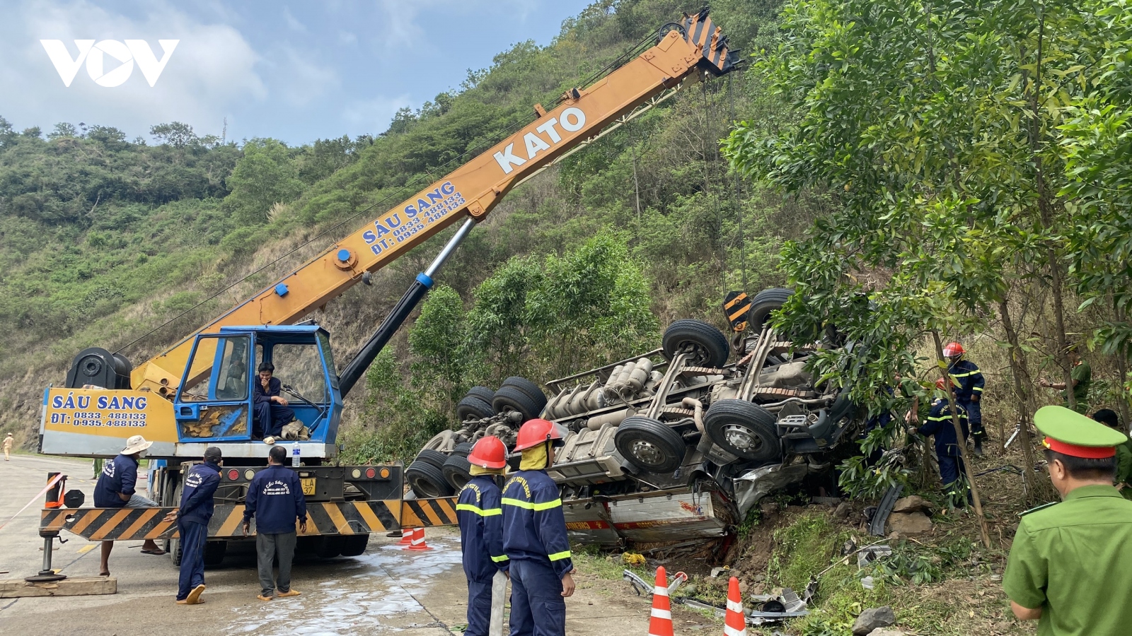 Hai vụ lật xe tải ở Phú Yên: Ít nhất 5 người chết, 4 người bị thương